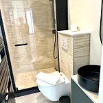 Lillehosts 2, Vieux Lille, Newly Renovated, Modern & Stylish Apartment, Perfectly Located *