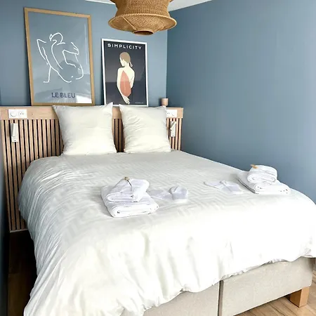 Lillehosts 2, Vieux Lille, Newly Renovated, Modern & Stylish Apartment, Perfectly Located ليل