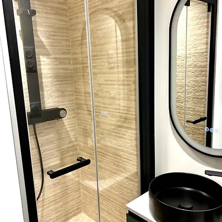 Lillehosts 2, Vieux Lille, Newly Renovated, Modern & Stylish Apartment, Perfectly Located * Λιλ